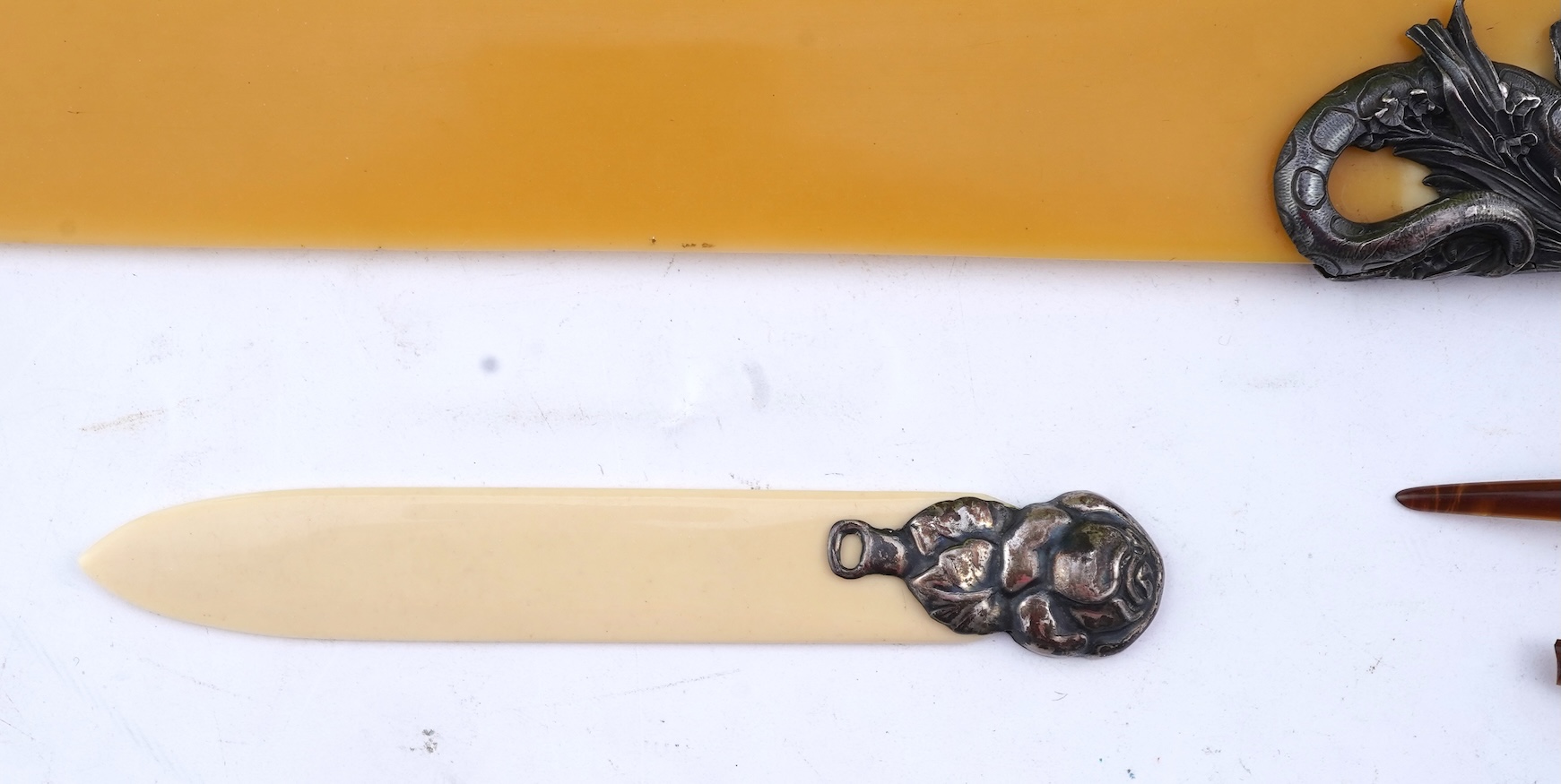 Two paper knives and a hair ornament, early 20th century